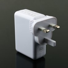 Le touch Power Bin Travel Charger 4 USB Port with Universal AC Plugs EU UK US AU- White